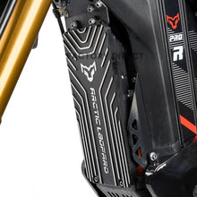 Machined Arctic Leopard side panel and Pro R graphics on the XE Pro R battery housing